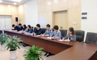 与会的学生骨干认真记录 与会的学生骨干认真记录